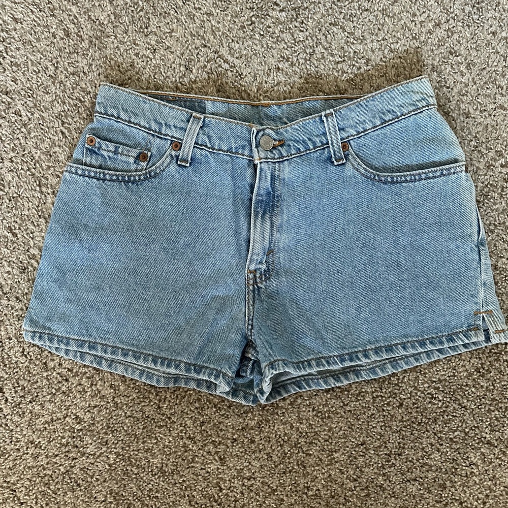 90s Levi’s high waisted shorts